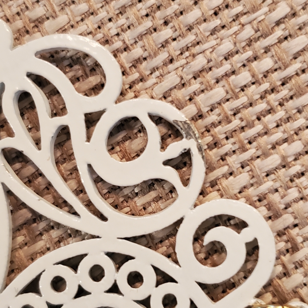 Vintage 1970s Crown TRIFARI White Enamel Floral/Scroll Pendant & Chain - Picture 11 of 12
